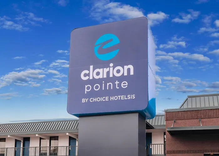 Clarion Pointe - Salem Downtown Hotel