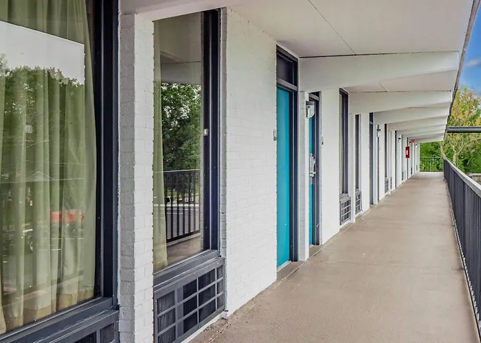 Clarion Pointe - Salem Downtown *