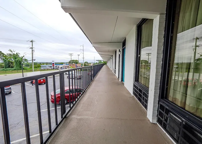 Clarion Pointe - Salem Downtown *
