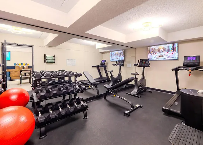 Clarion Pointe - Salem Downtown * Winston-Salem