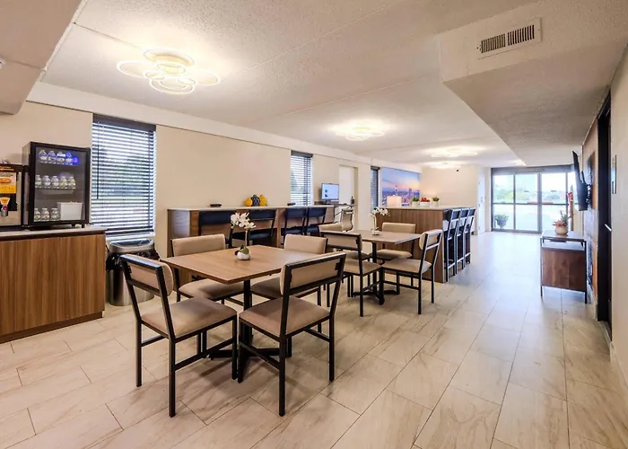Clarion Pointe - Salem Downtown Hotel Winston-Salem