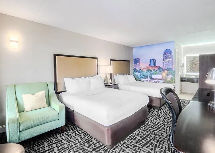 Hotel Clarion Pointe - Salem Downtown *
